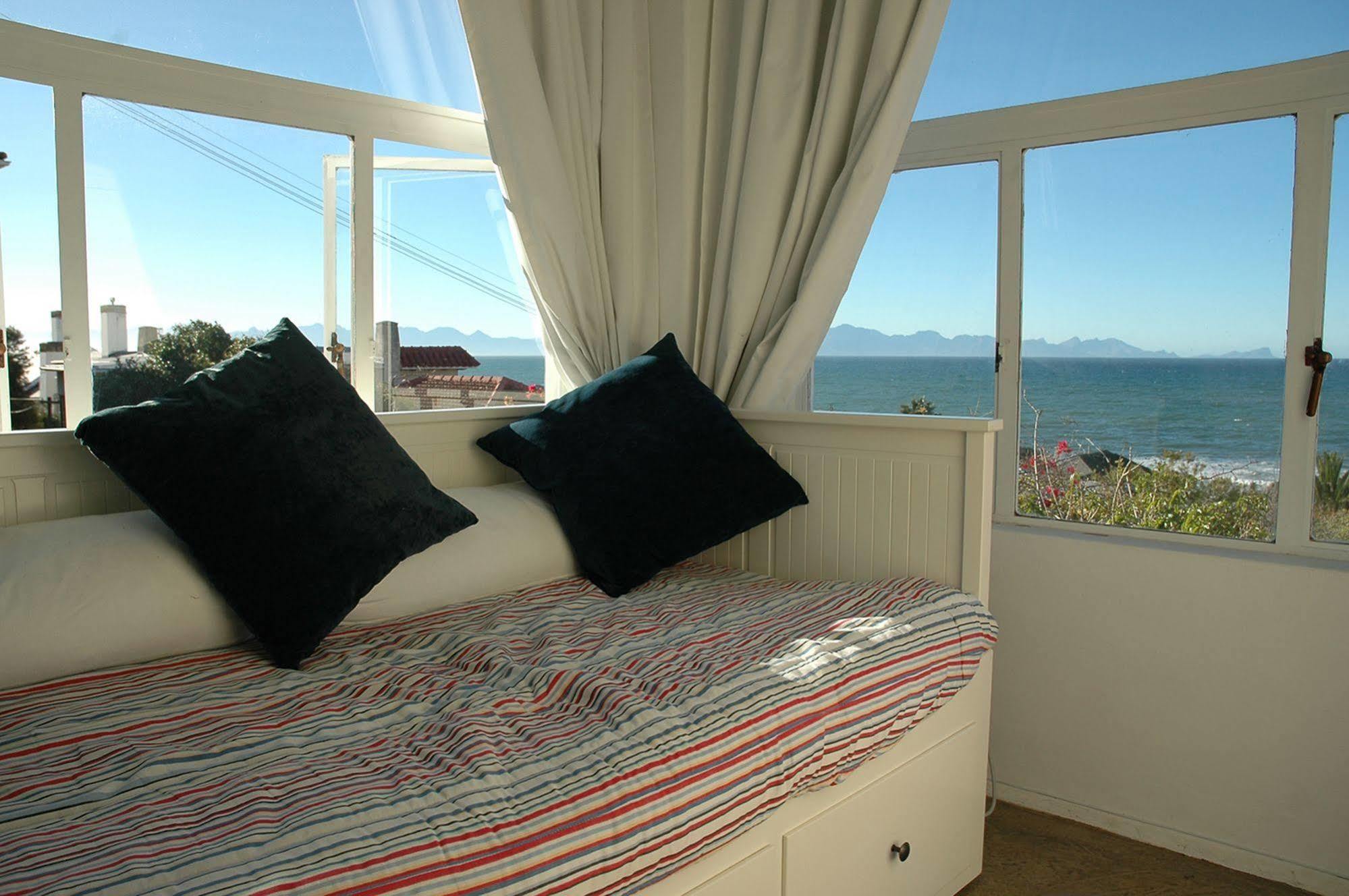 Blue On Blue Bed And Breakfast St. James Eksteriør billede